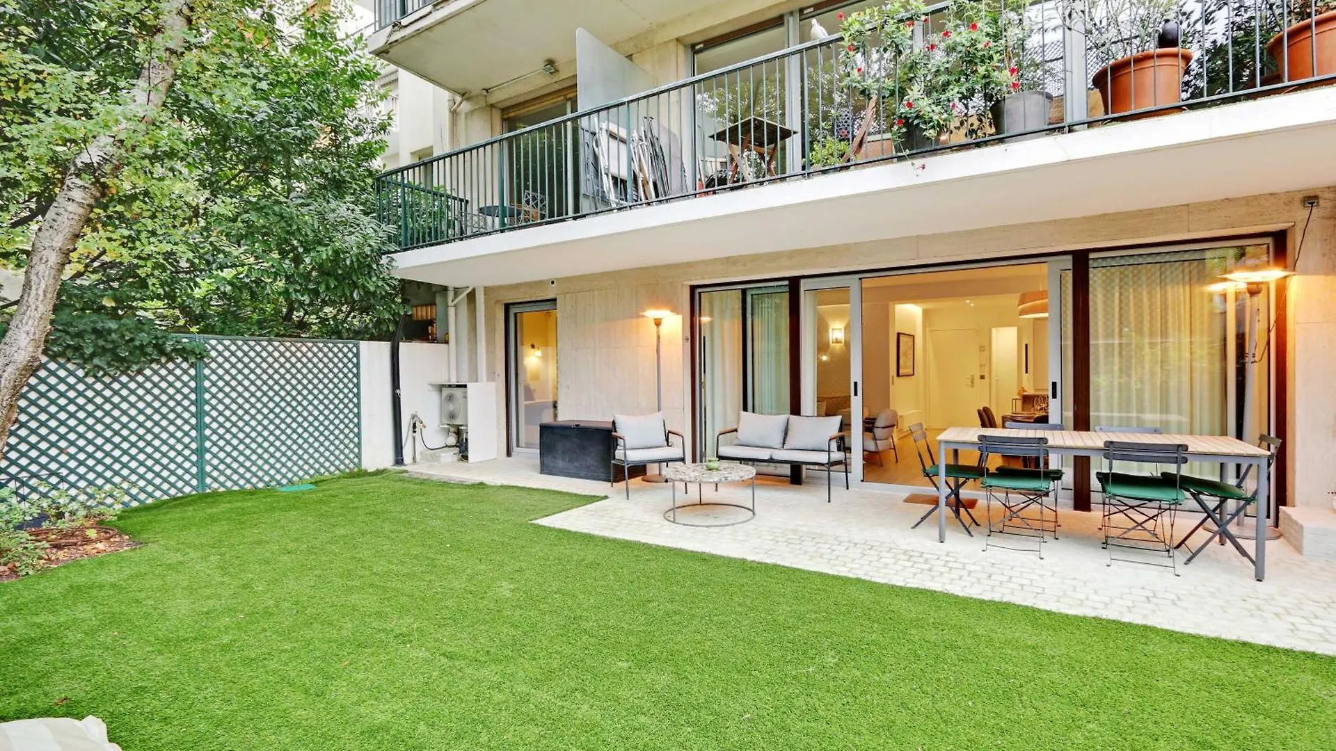 Passy - Eiffel Tower - Amazing 2Br With Garden Apartment Paris 0*,  France