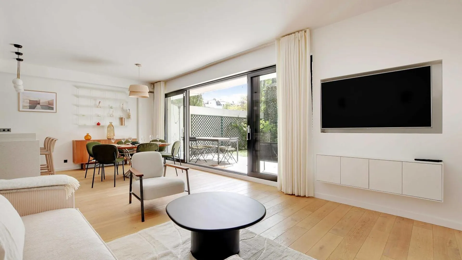Passy - Eiffel Tower - Amazing 2Br With Garden Apartment Paris