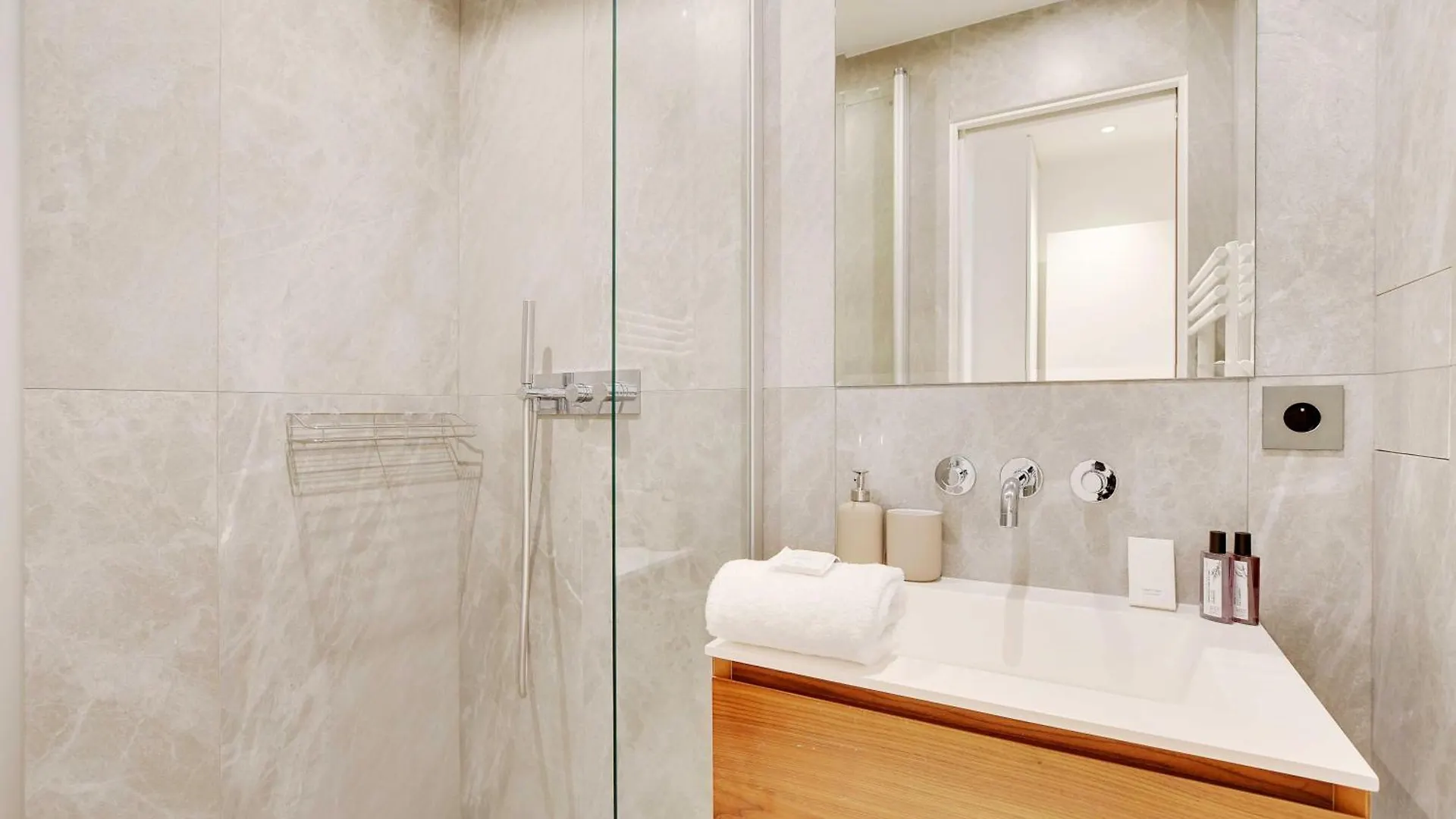 Passy - Eiffel Tower - Amazing 2Br With Garden Apartment Paris