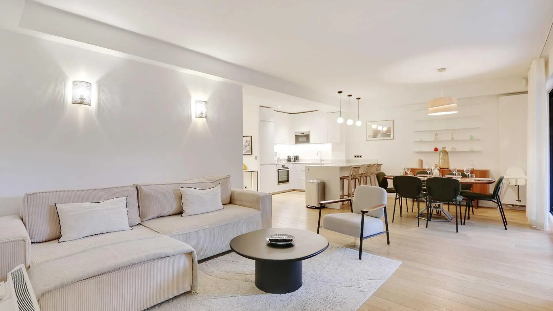 Passy - Eiffel Tower - Amazing 2Br With Garden contacts