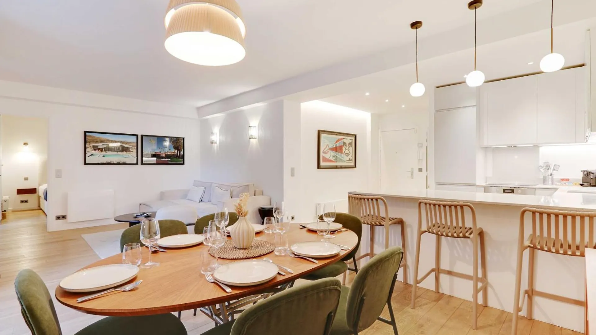 Passy - Eiffel Tower - Amazing 2Br With Garden Apartment Paris France