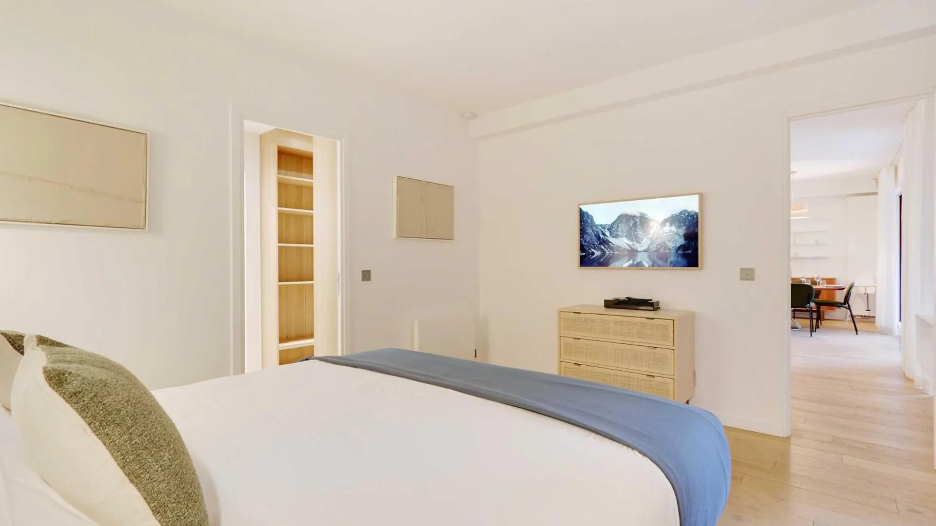 Passy - Eiffel Tower - Amazing 2Br With Garden Apartment Paris 0*,  France