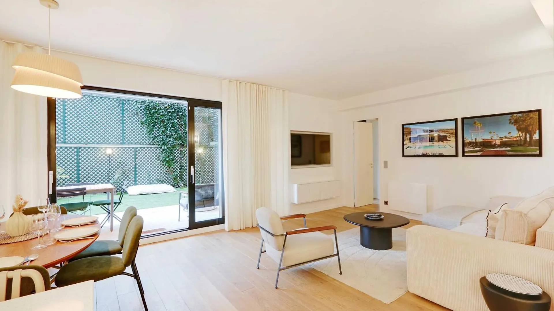 Passy - Eiffel Tower - Amazing 2Br With Garden Apartment Paris France